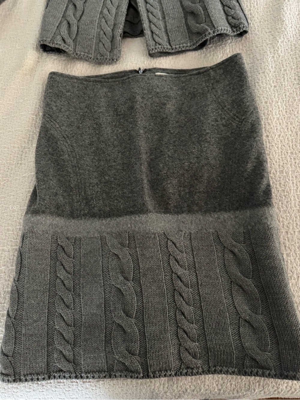 Women's Gray Cable-Knit Midi Skirt